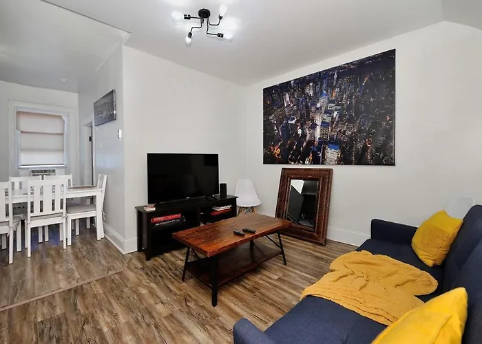 Lovely 3-Bedroom Apt In The Heart Of Brooklyn